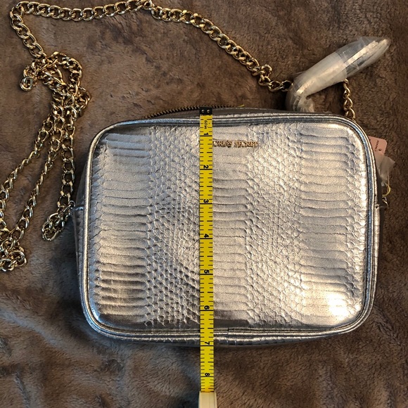 🤍 Victoria’s Secret Metallic Crossbody Bag NWT - Picture 7 of 8